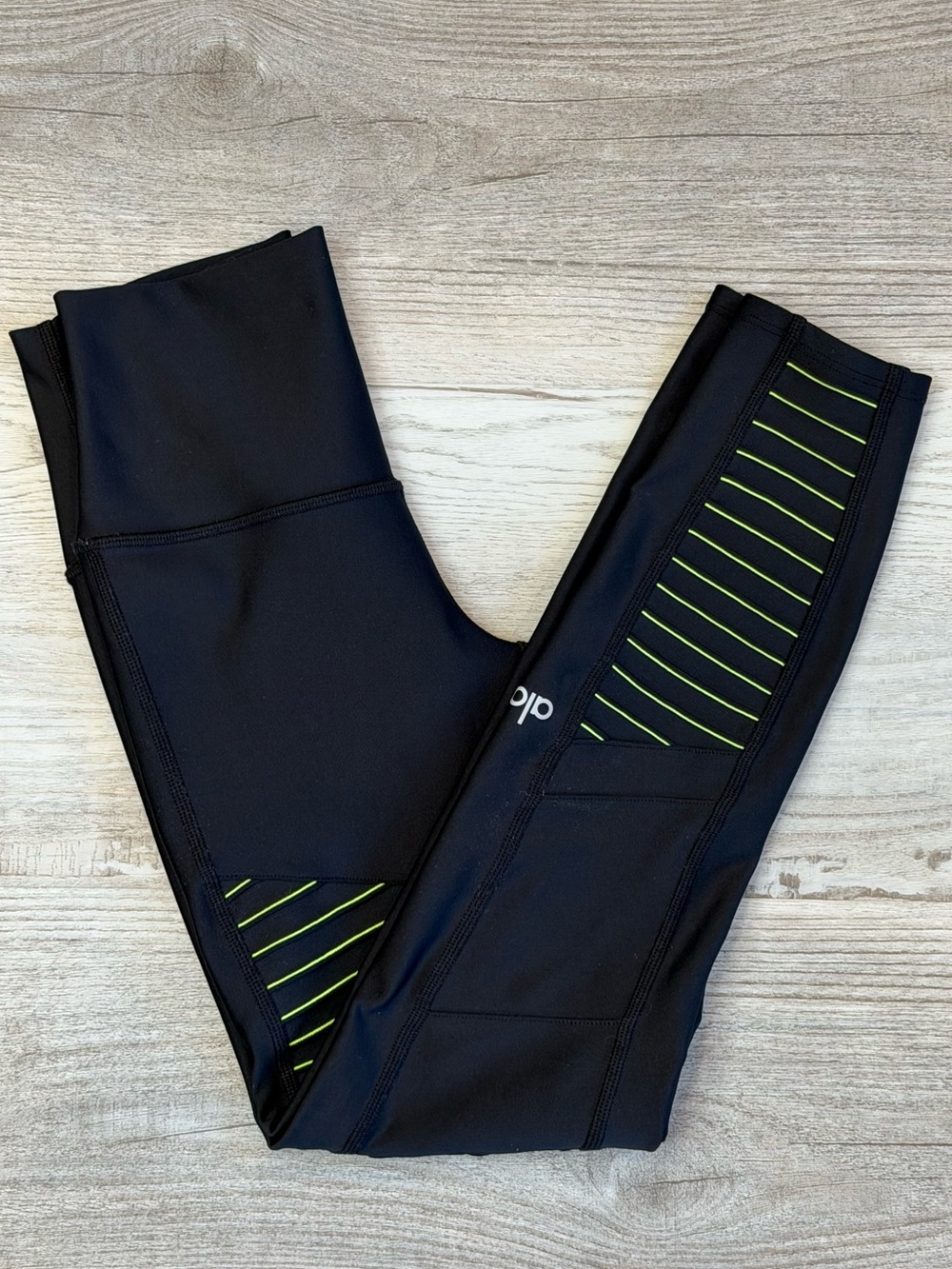 Alo Yoga Airlift High-Waist 7/8 Moto Legging Black Highlighter XS